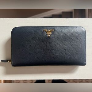 Prada wallet- Saffiano Leather (navy)